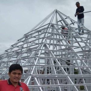 pasang rangka atap baja ringan